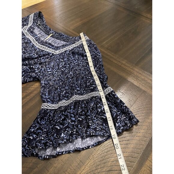 Free People Talk About It Bell Sleeve Tunic Top Size Medium Oversized Boho Beach - Picture 8 of 8